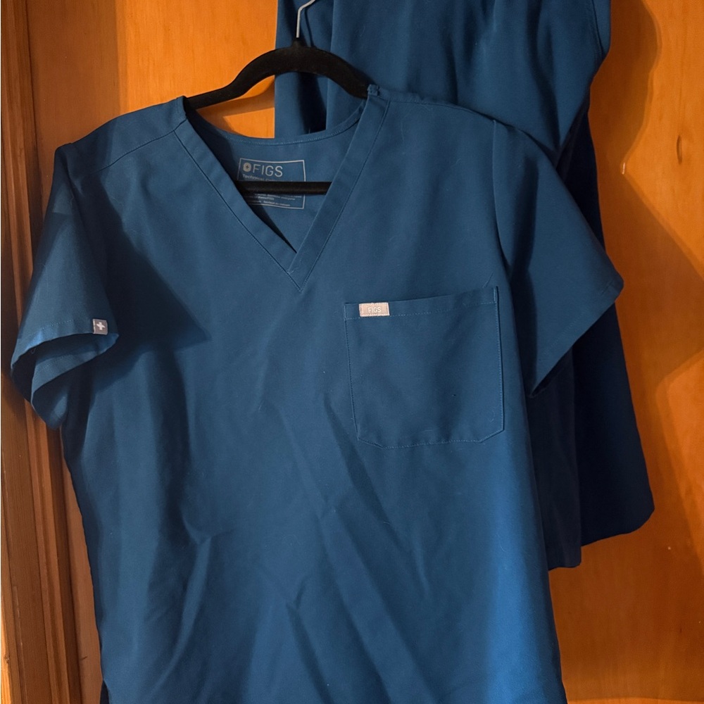 Catarina one pocket scrub top and basic Livingston pant